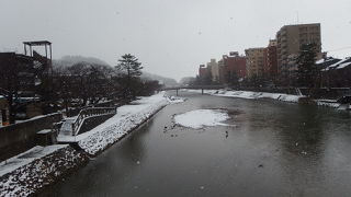 金沢市中心を流れています