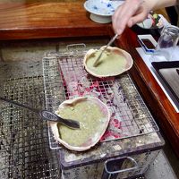 カニ味噌甲羅焼き。混ぜる手と甲羅を回すを止めてはいけません