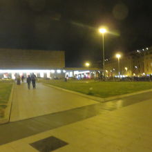 SMN駅前の広場・朝6時過ぎの雰囲気