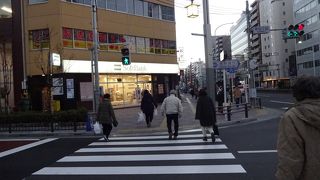 通りの下を地下鉄が通った最初の道路。。