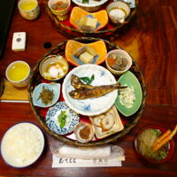 朝食。ブレてすみません。前日に余ったカニは雑炊にしてくれます