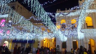 周りの建物と、見事に調した美しさです。