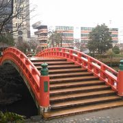 かつての富山城の堀に架かる橋