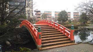 かつての富山城の堀に架かる橋