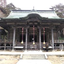 本殿です。3年連続でお参りすると「一生お金に不自由しない」