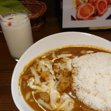 祭カレーにチーズトッピング
