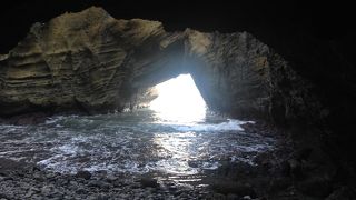 神秘的な竜宮窟！