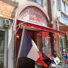 白川通りの真如堂バス停そばです