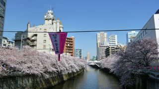 幹線道路上の新しい橋
