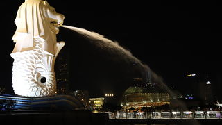 マーライオンはマーライオン