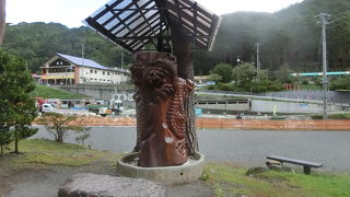 龍泉洞に近い駐車場にあるのでここに停めれば便利