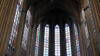 ステンドグラスが美しい教会です