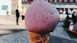 ソルほどの活気はないが目印になる広場