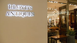 欧州のアンティーク家具のお店です