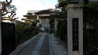 尾崎雅嘉さんのお墓があります