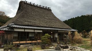 茅葺屋根の古民家でお蕎麦