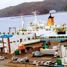 奄美ポートタワーホテルの9階の部屋から撮りました。