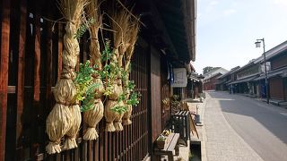 電線も地下に埋められ非常に美しい