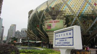 グランドリズボアホテル前の大通り。