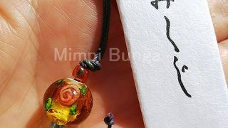 トンボ玉のお御籤が可愛い。