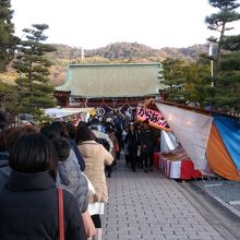 境内の露天です