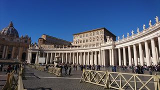 大聖堂への入場待ちの行列