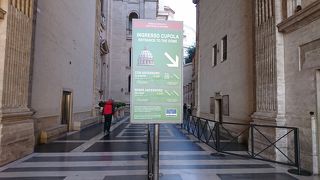 サンピエトロ広場の写真は午後がいいかも