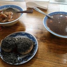 メニューのピーナッツ餅は、この時期黒ゴマ餅でした！おいしい！