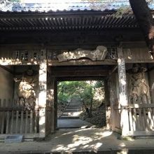 徒歩で登りました。