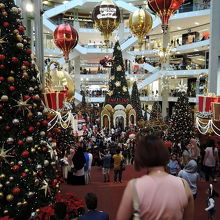 豪華なクリスマスの飾りつけ