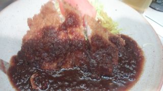 ９００円でおつりがくる、こんなうまいトンカツ定食はない