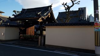 山門が1602年の創建時の姿を留めていて貴重