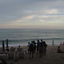 波乗りをしている人々が楽しそうでした。