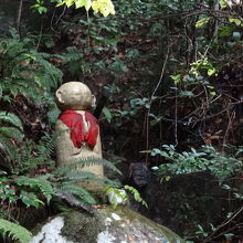 橋の近くのお地蔵様