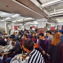 店内は常に大混雑。でも混雑が味を語ります。