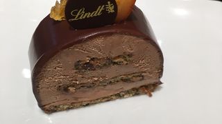 濃厚なチョコレートケーキ