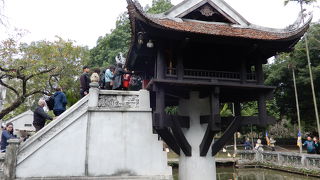 入場は順番待ち