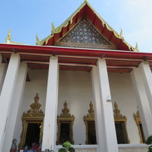 涅槃像があります