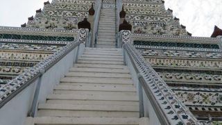 暁の寺として知られています