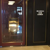 クラブラウンジはかなり広いです。