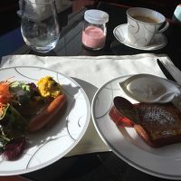 ラウンジでの朝食例