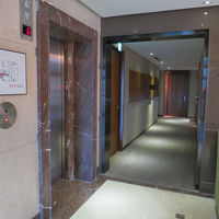 反対側はツインルームなど（？）。あっちはまともっぽいです。