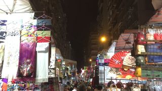 巨大な露天マーケット