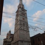 モデナ大聖堂となりの塔