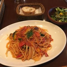パスタランチ（ハムとグリル野菜のトマトソーススパゲッティ）