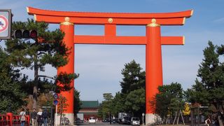 圧倒する大きさの鳥居