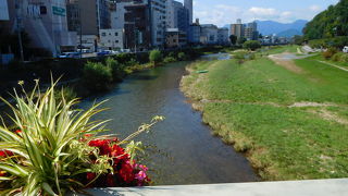 盛岡の見所はこの川の周り。