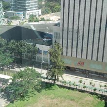 焼けたメトロデパート以外は、普段と変りありませんでした。