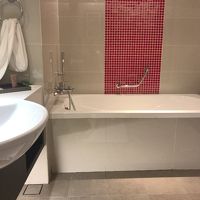 部屋の中バスタブ