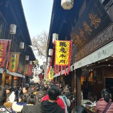 通りの雰囲気